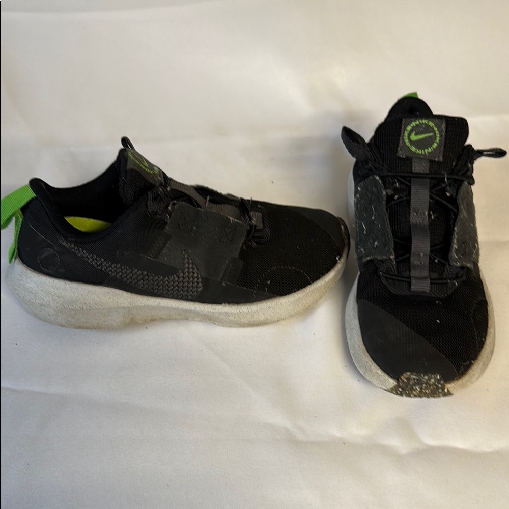 Nike Kids Black and Green Sneakers